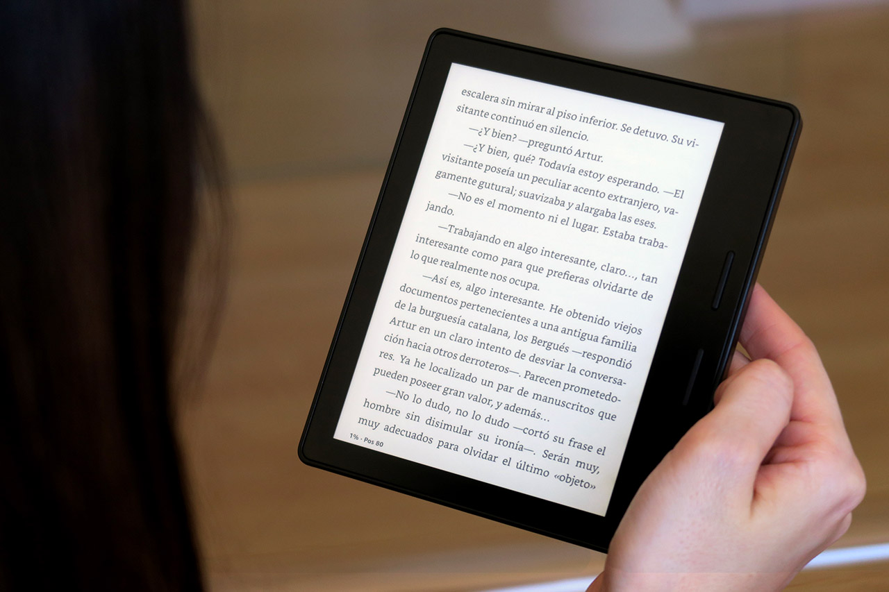 El Kindle Oasis es el mejor lector de ebooks de , y está en oferta  con 60€ de descuento ahora mismo