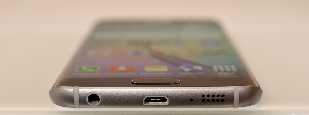 Samsung Galaxy S6 edge - abajo